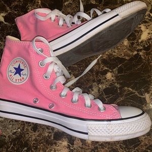 Converse Sneakers 👀